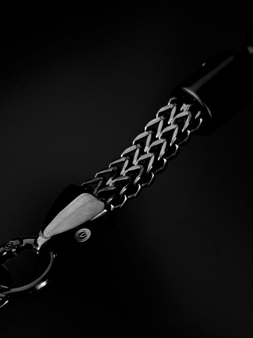 The Black Noir SS Gove Clip
