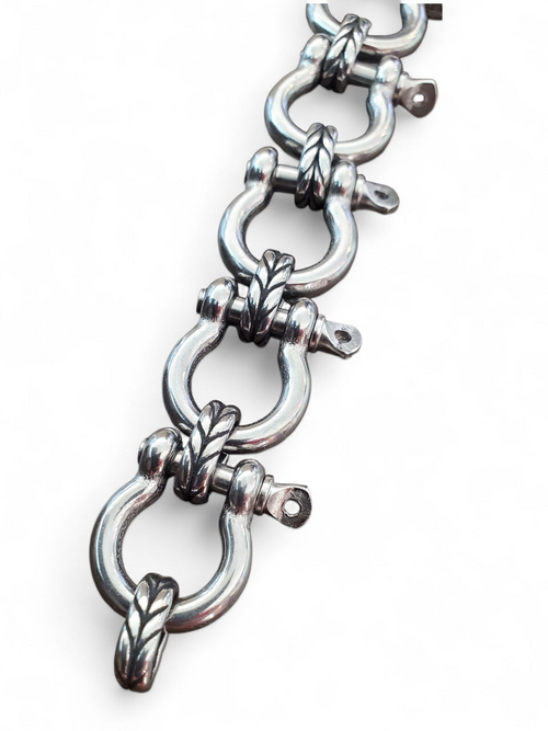 THE SHACKLE BRACELET