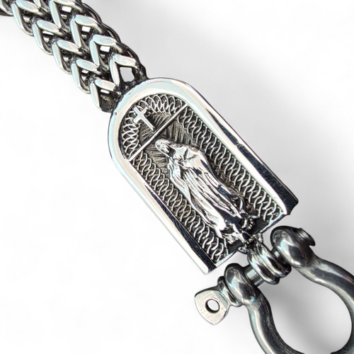 THE VIRGENSITA GLOVE CLIP