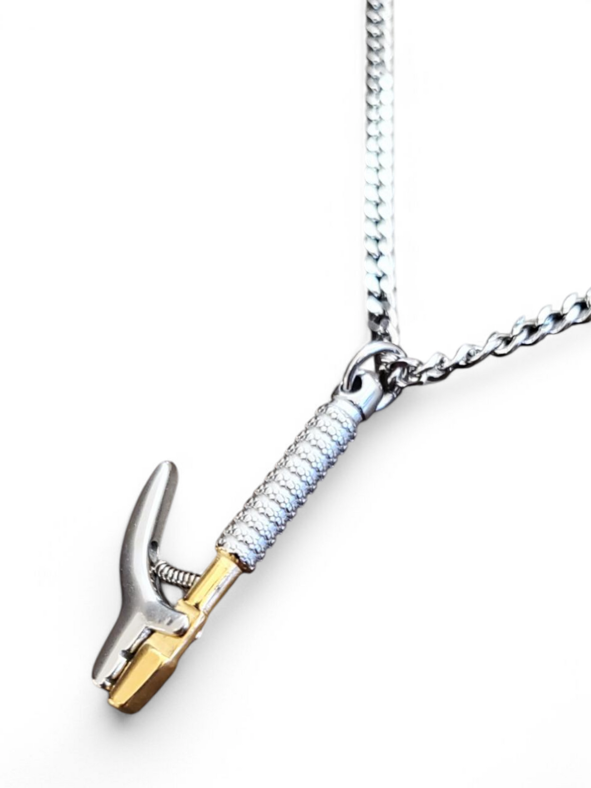 Stinger Pendant and Necklace SET