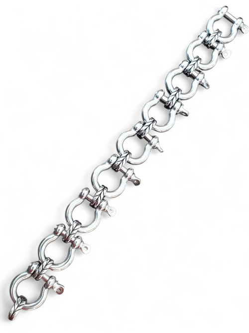 THE SHACKLE BRACELET